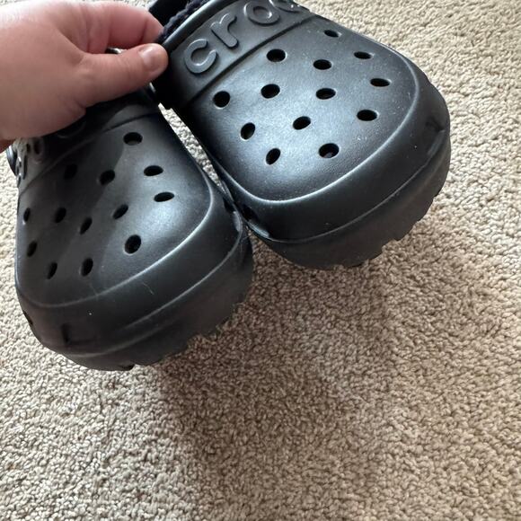 Crocs Classic Style in Black Sherpa Lined Slip On Shoes Closed Toe Men's Size 11 - Picture 3 of 11